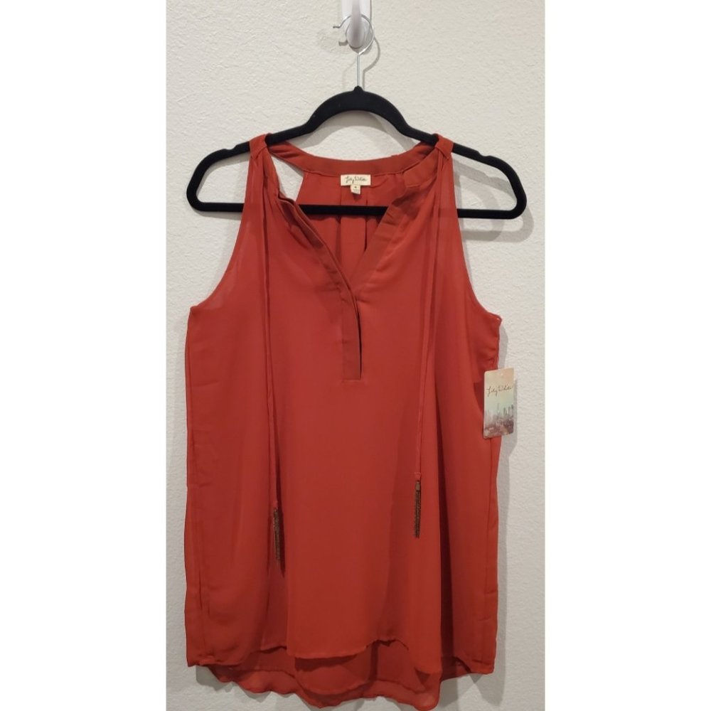 LILI WHITE Sleevelees Split Neck Burgundy Top